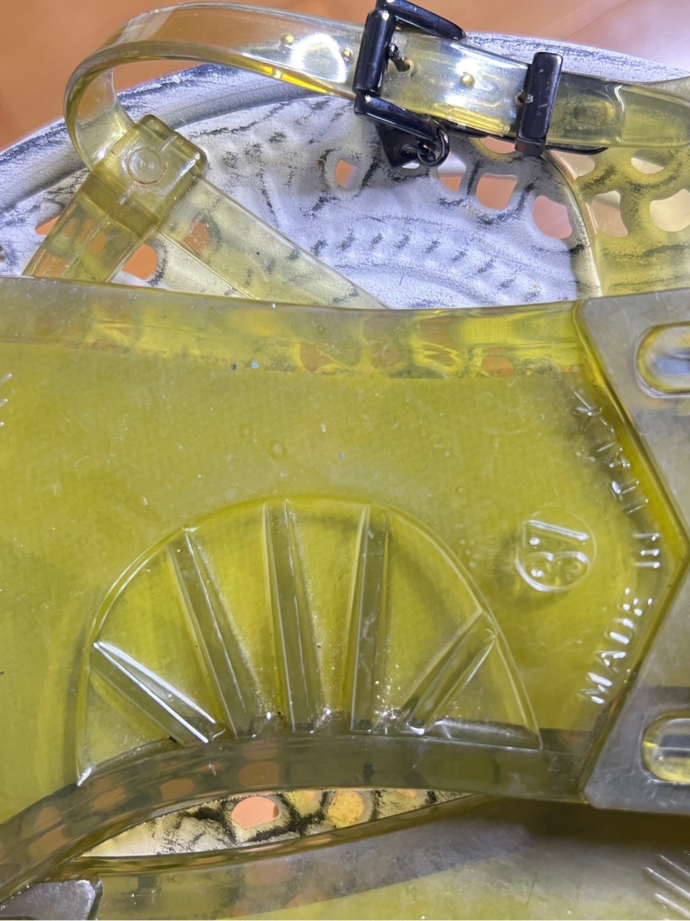 Burberry Olive Green Transparent Jelly Thong Sandals - Picture 3 of 6
